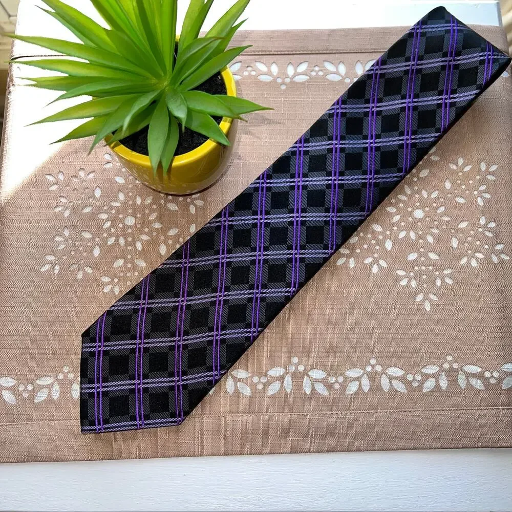Croft & Barrow Men’s Purple and Black Geometric Print 100% Silk Necktie